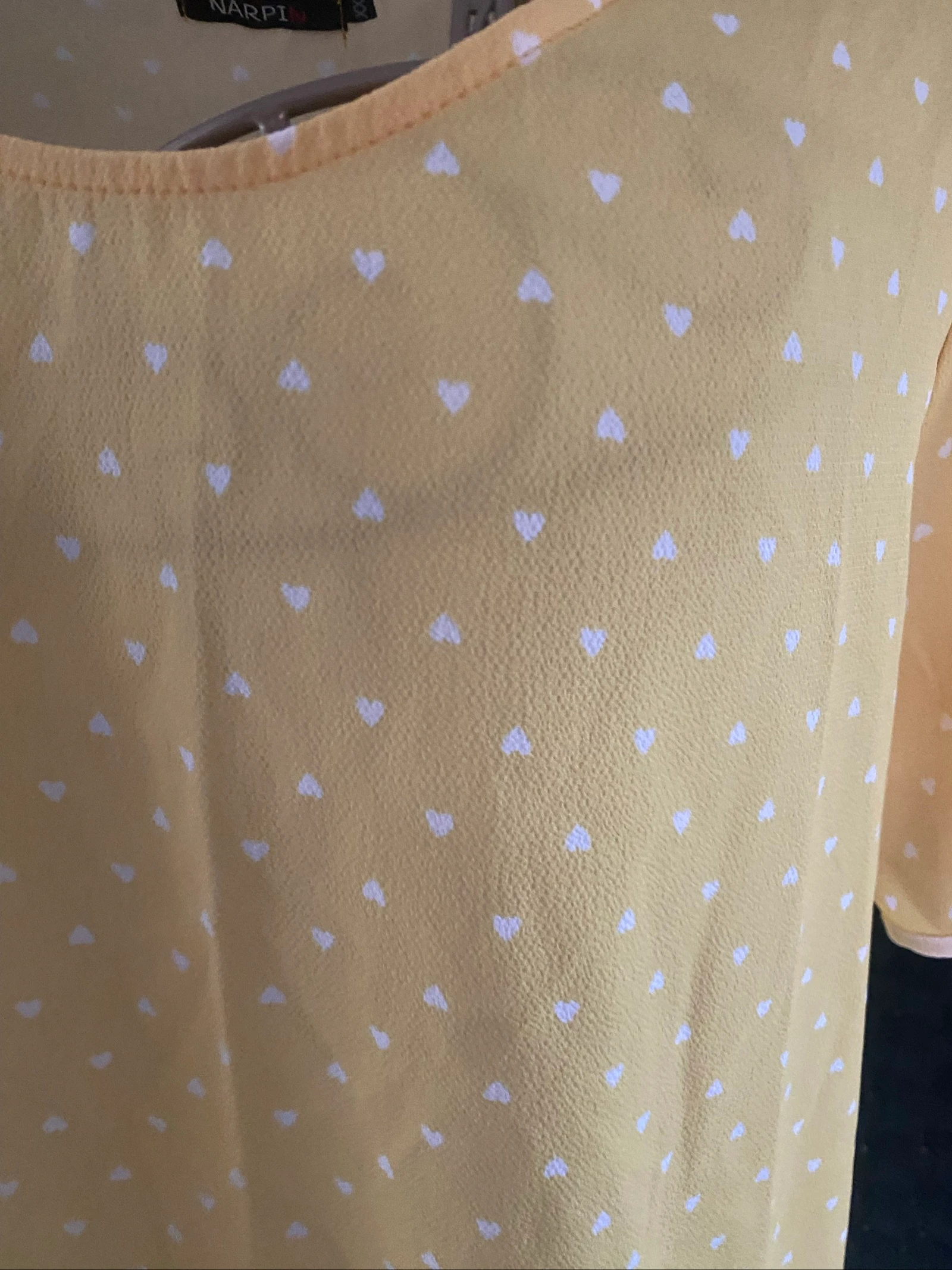 Túnica amarilla con corazones – photo 5